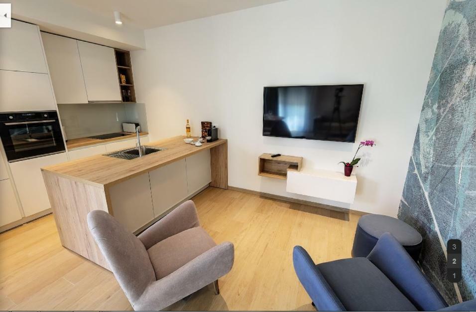 Regentova Suites Ljubljana Bagian luar foto